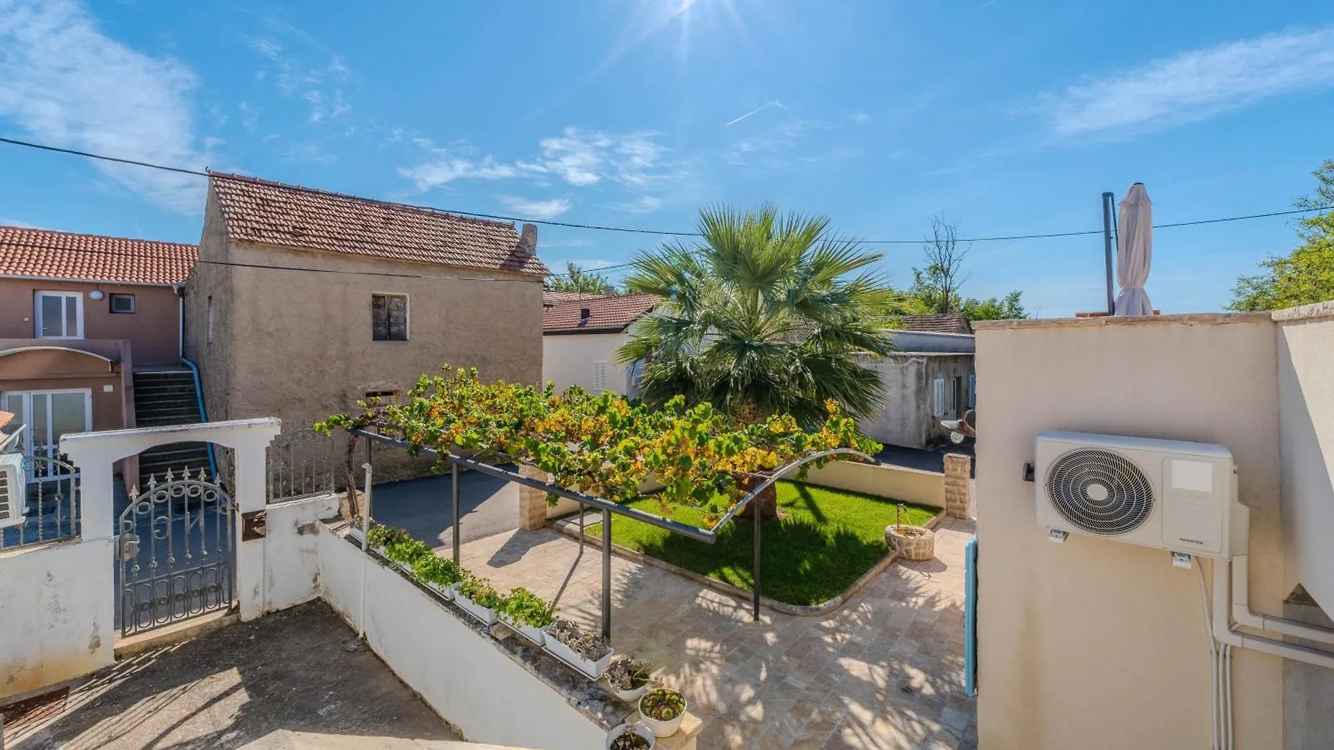 Holiday House Maja In Privlaka With Barbecue And Private Garden - By Ta Leut Agency Privlaka (Zadar)